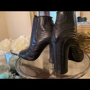 Salvatore Ferragamo Feeling Topstitched Bootie